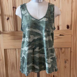 Old Navy Everywear Womens Green Camo V Neck Tank Top M